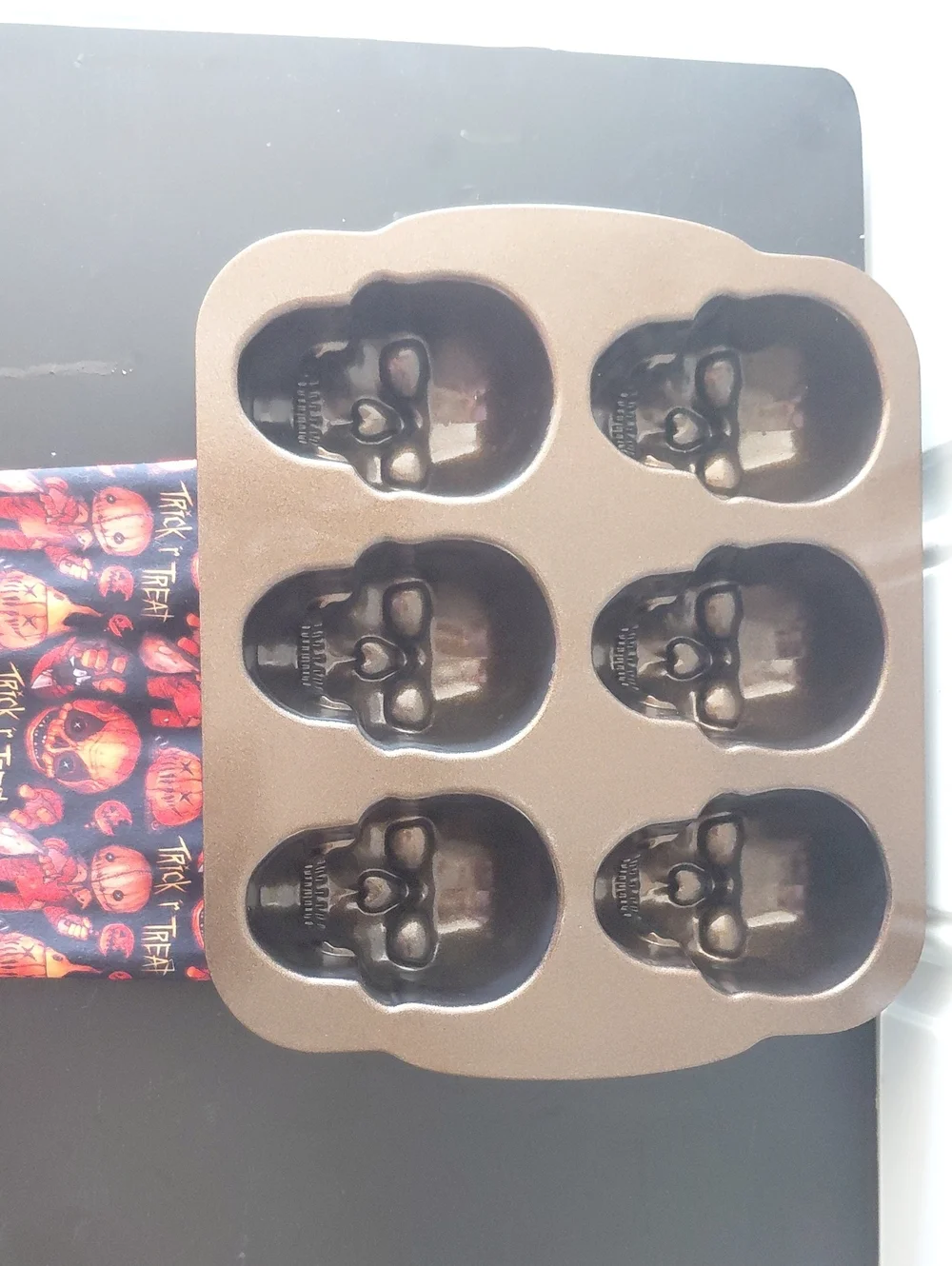 Nordic Ware Mini Skull Cakelet Baking Pan